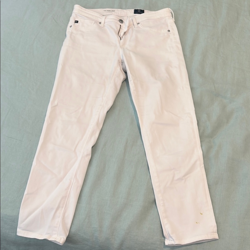 AG white prima crop (small stain near left foot)